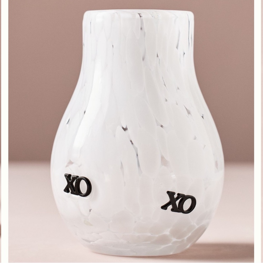 Anthropologie XO valentines edition icon‎ vase